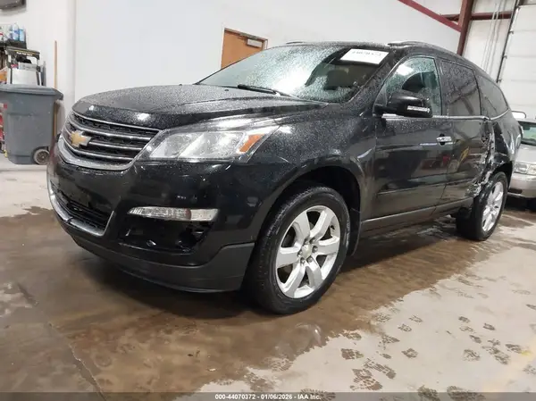 1GNKVGKD1HJ223843 2017 CHEVROLET TRAVERSE - Image 2