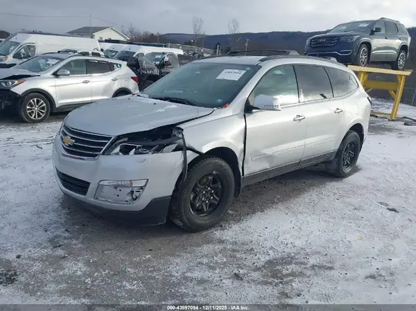 1GNKVGKD1HJ335624 2017 CHEVROLET TRAVERSE - Image 2