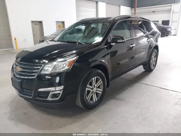 1GNKVGKD2HJ142432 2017 CHEVROLET TRAVERSE - Image 2