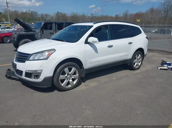 1GNKVGKD2HJ260058 2017 CHEVROLET TRAVERSE - Image 2
