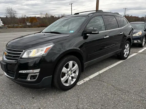 1GNKVGKD3HJ301989 2017 CHEVROLET TRAVERSE - Image 2