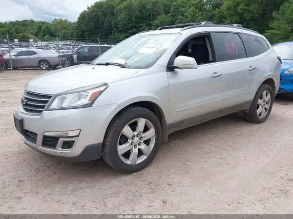 1GNKVGKD3HJ332918 2017 CHEVROLET TRAVERSE - Image 2