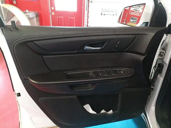 1GNKVGKD4HJ112848 2017 CHEVROLET TRAVERSE - Image 2