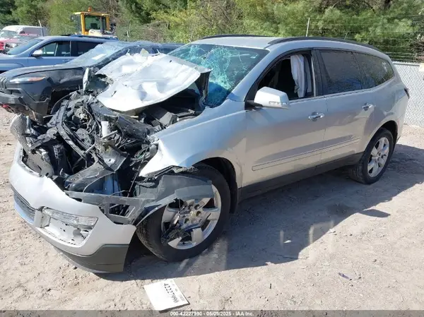 1GNKVGKD4HJ265696 2017 CHEVROLET TRAVERSE - Image 2
