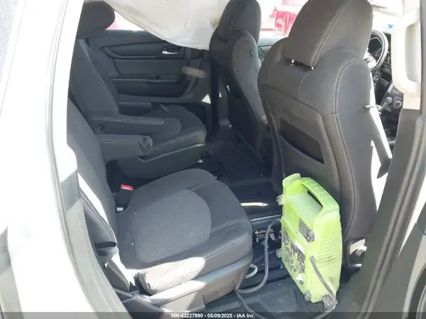 1GNKVGKD4HJ265696 2017 CHEVROLET TRAVERSE - Image 8