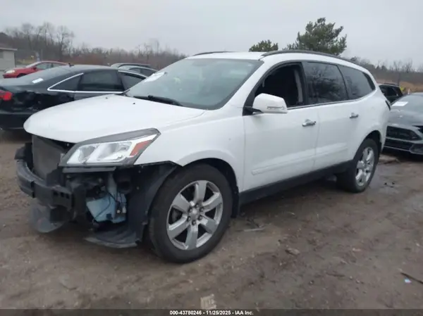1GNKVGKD4HJ269439 2017 CHEVROLET TRAVERSE - Image 2