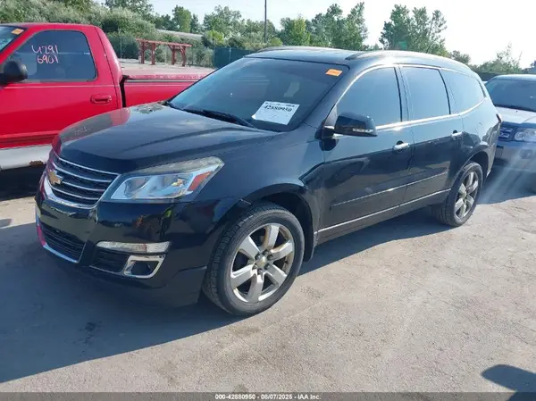 1GNKVGKD4HJ325038 2017 CHEVROLET TRAVERSE - Image 2