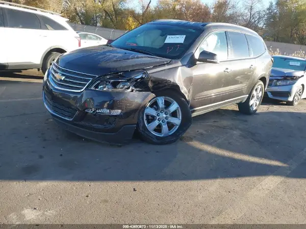 1GNKVGKD4HJ325041 2017 CHEVROLET TRAVERSE - Image 2