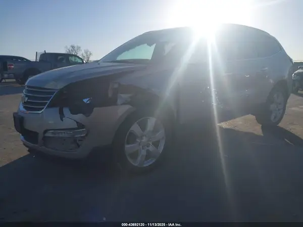 1GNKVGKD5GJ196595 2016 CHEVROLET TRAVERSE - Image 2