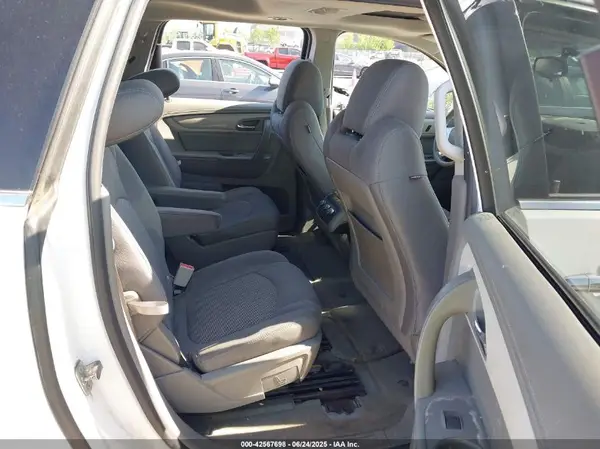 1GNKVGKD6HJ123124 2017 CHEVROLET TRAVERSE - Image 8