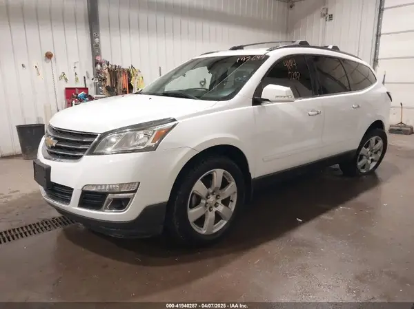 1GNKVGKD6HJ284461 2017 CHEVROLET TRAVERSE - Image 2