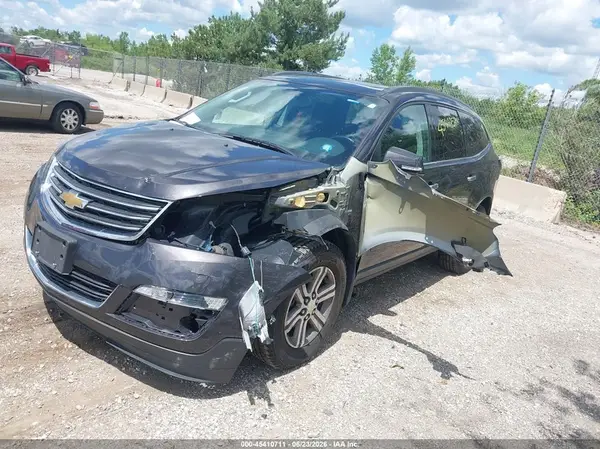 1GNKVGKD6HJ324649 2017 CHEVROLET TRAVERSE - Image 2