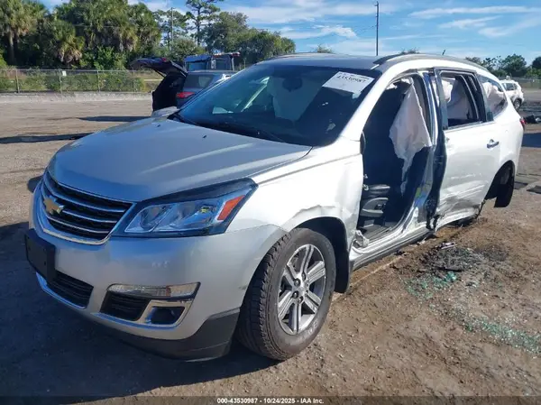 1GNKVGKD7HJ152759 2017 CHEVROLET TRAVERSE - Image 2