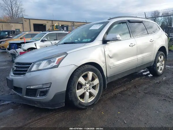 1GNKVGKD7HJ245345 2017 CHEVROLET TRAVERSE - Image 2