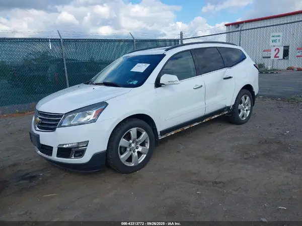 1GNKVGKD7HJ338060 2017 CHEVROLET TRAVERSE - Image 2