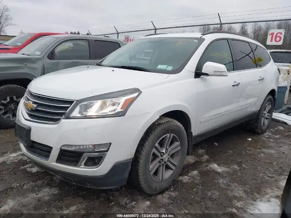 1GNKVGKD7HJ347566 2017 CHEVROLET TRAVERSE - Image 2