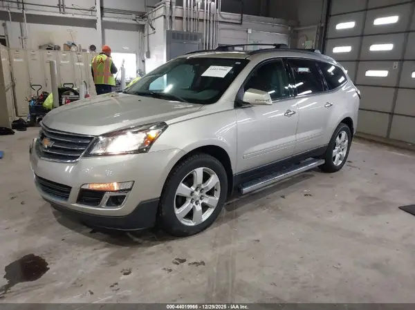 1GNKVGKD8HJ226951 2017 CHEVROLET TRAVERSE - Image 2