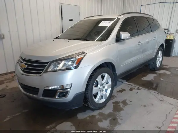 1GNKVGKD8HJ228537 2017 CHEVROLET TRAVERSE - Image 2