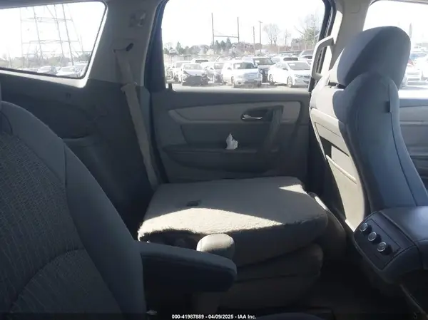 1GNKVGKD8HJ228635 2017 CHEVROLET TRAVERSE - Image 8