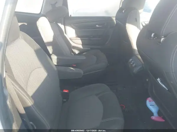 1GNKVGKD8HJ242423 2017 CHEVROLET TRAVERSE - Image 8