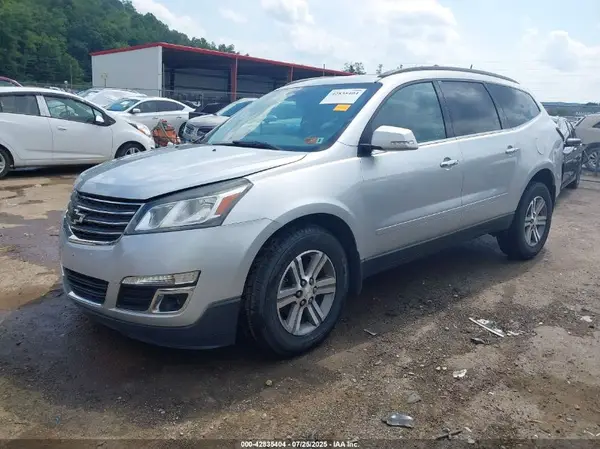 1GNKVGKD8HJ245905 2017 CHEVROLET TRAVERSE - Image 2
