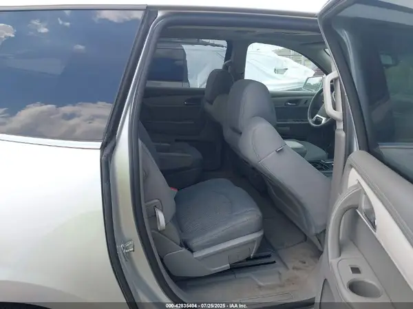 1GNKVGKD8HJ245905 2017 CHEVROLET TRAVERSE - Image 8