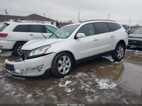 1GNKVGKD8HJ252417 2017 CHEVROLET TRAVERSE - Image 2