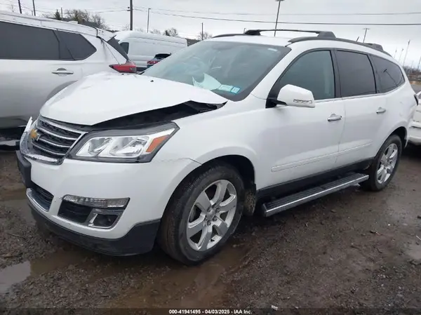 1GNKVGKD8HJ279696 2017 CHEVROLET TRAVERSE - Image 2
