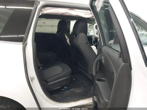1GNKVGKD8HJ353084 2017 CHEVROLET TRAVERSE - Image 8