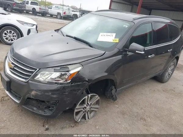 1GNKVGKD9HJ196035 2017 CHEVROLET TRAVERSE - Image 2