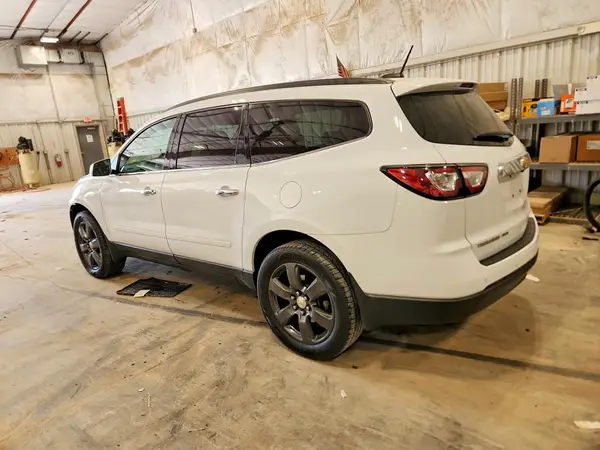 1GNKVGKD9HJ293574 2017 CHEVROLET TRAVERSE - Image 2