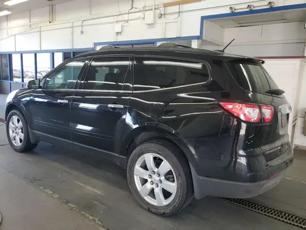 1GNKVGKDXHJ277402 2017 CHEVROLET TRAVERSE - Image 2