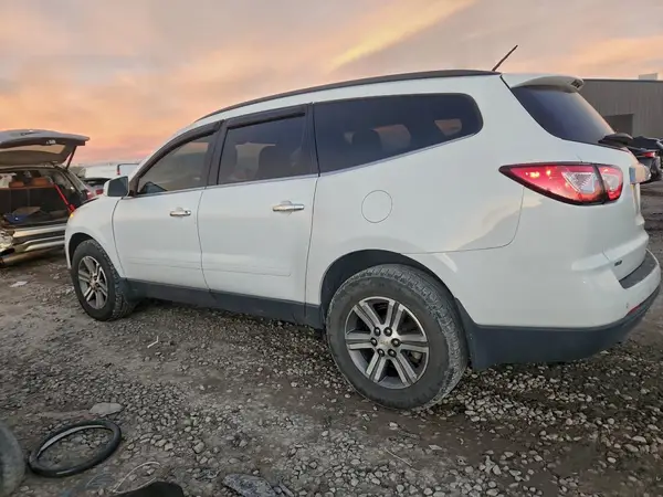 1GNKVHKD0GJ130137 2016 CHEVROLET TRAVERSE - Image 2