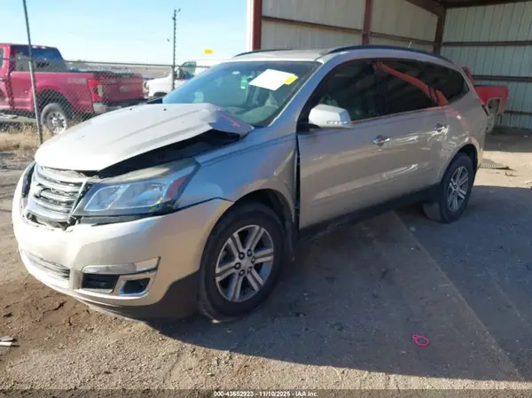1GNKVHKD0GJ245806 2016 CHEVROLET TRAVERSE - Image 2