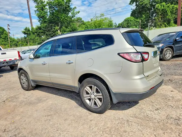 1GNKVHKD0GJ302859 2016 CHEVROLET TRAVERSE - Image 2