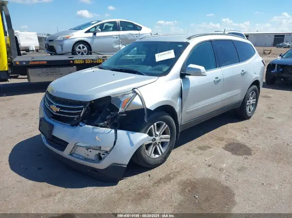 1GNKVHKD0HJ100363 2017 CHEVROLET TRAVERSE - Image 2