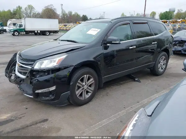 1GNKVHKD0HJ102663 2017 CHEVROLET TRAVERSE - Image 2
