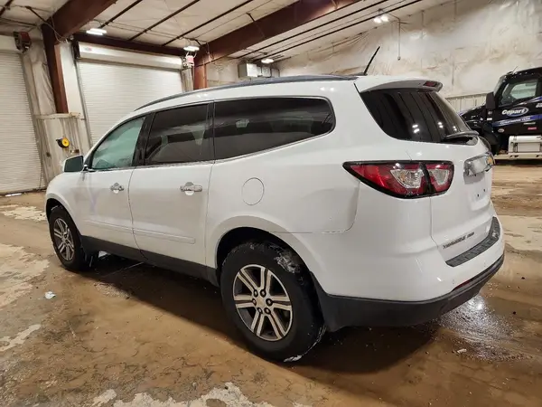 1GNKVHKD0HJ143696 2017 CHEVROLET TRAVERSE - Image 2