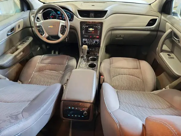 1GNKVHKD0HJ143696 2017 CHEVROLET TRAVERSE - Image 8