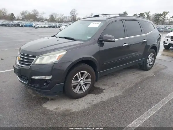 1GNKVHKD0HJ207493 2017 CHEVROLET TRAVERSE - Image 2