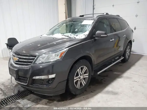 1GNKVHKD0HJ208580 2017 CHEVROLET TRAVERSE - Image 2