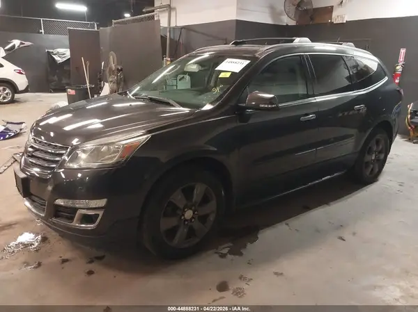 1GNKVHKD0HJ236699 2017 CHEVROLET TRAVERSE - Image 2