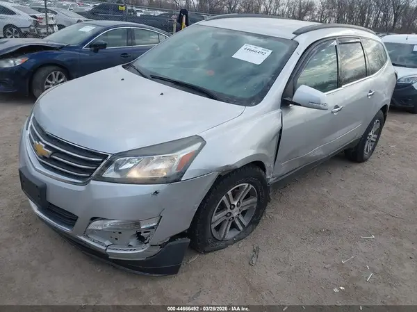1GNKVHKD0HJ247573 2017 CHEVROLET TRAVERSE - Image 2