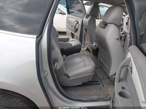 1GNKVHKD0HJ247573 2017 CHEVROLET TRAVERSE - Image 8