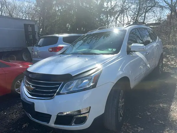 1GNKVHKD0HJ257410 2017 CHEVROLET TRAVERSE - Image 2