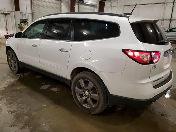 1GNKVHKD0HJ257570 2017 CHEVROLET TRAVERSE - Image 2