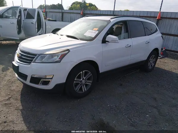 1GNKVHKD0HJ266690 2017 CHEVROLET TRAVERSE - Image 2