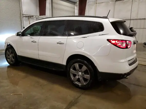 1GNKVHKD0HJ330923 2017 CHEVROLET TRAVERSE - Image 2