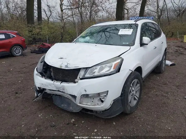1GNKVHKD1GJ200907 2016 CHEVROLET TRAVERSE - Image 2