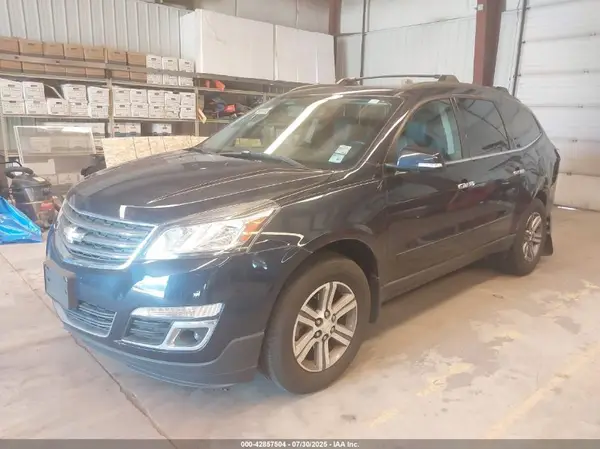 1GNKVHKD1HJ121027 2017 CHEVROLET TRAVERSE - Image 2